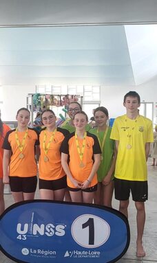 champions acad natation.jpg